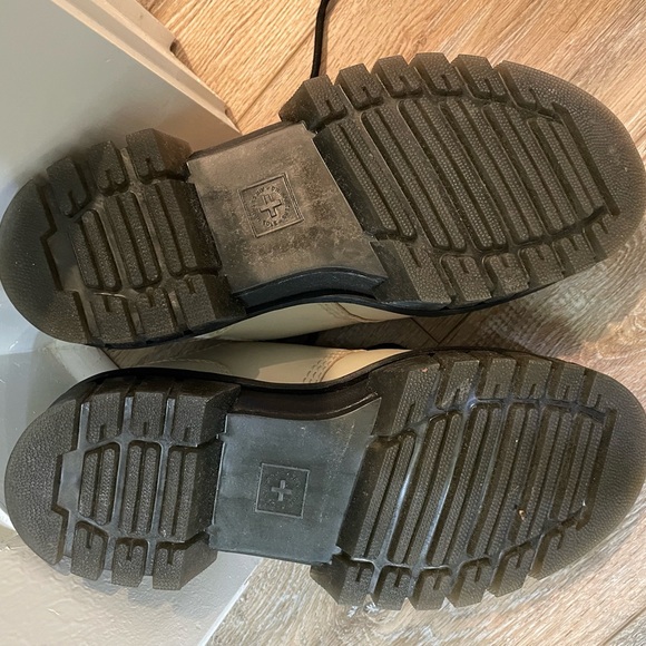 Dr. Marten Audrick Platform - Picture 6 of 8